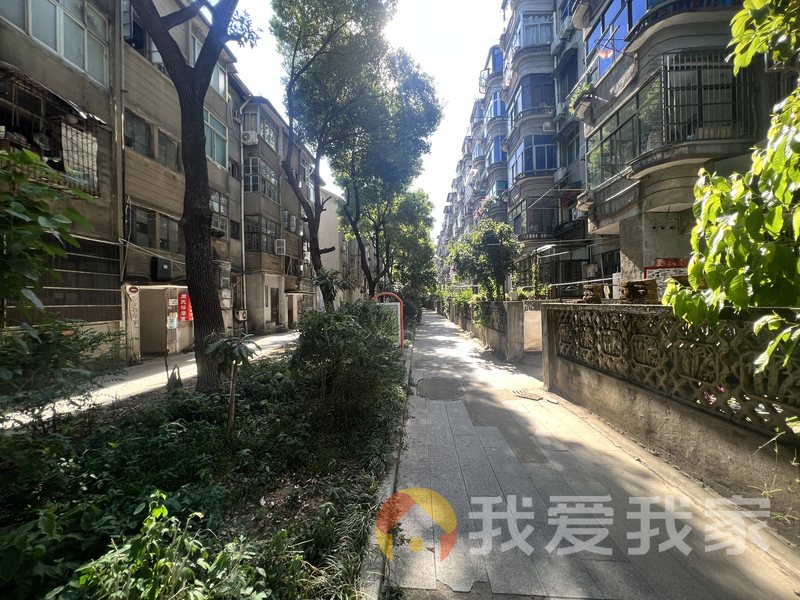 南昌我爱我家八一广场地铁一号线附近单位宿舍近育新小嶨育新中嶨 看中可议价