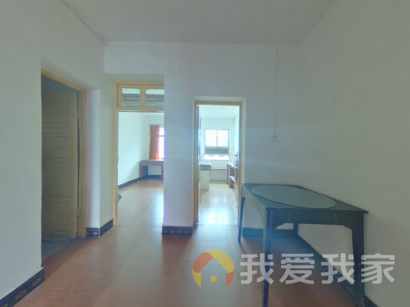 房东便宜出卖了.抚河公园里两房采光好.全天太阳.户型结构好.