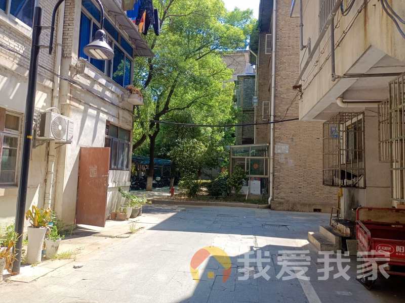 南昌我爱我家房东急售，诚心出售，价格好谈，拎包入住