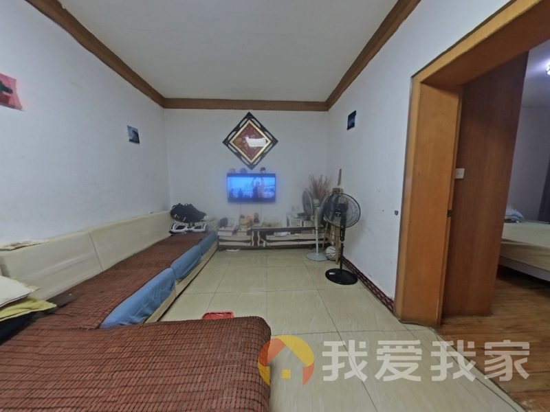 新建区长麦路 南北通透，采光好 装修好，环镜优美 中间楼层