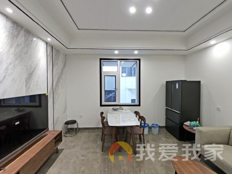 阳明路156号市委宿舍 南北通透，采光好 装修好，环镜优美 近地铁 视野好，诚心出售
