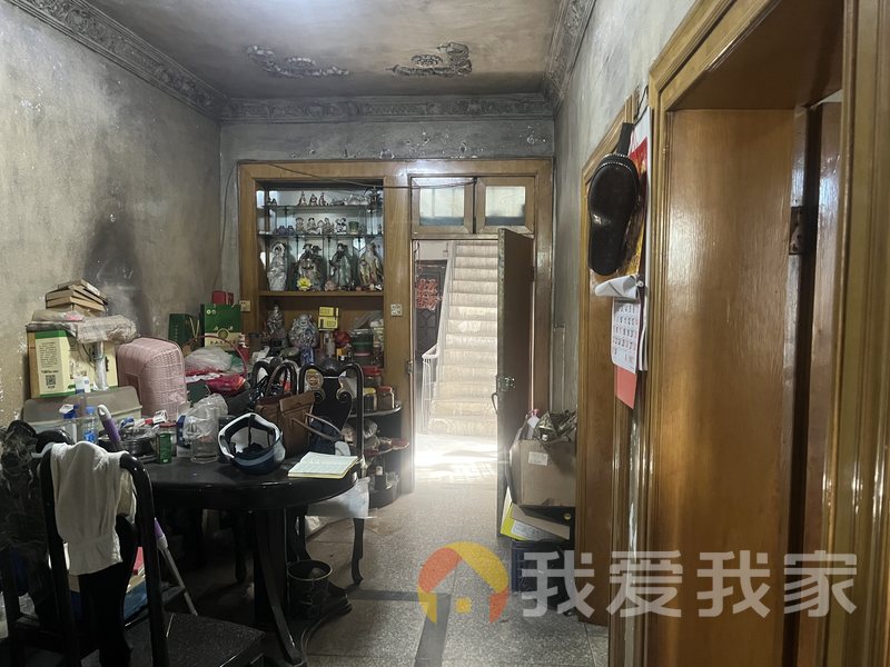 房东急需资金周转，低于市场价出售，随时看房！