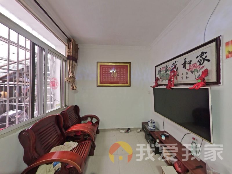 南昌我爱我家位于中间位置不临街坯境安静，前后无遮挡，居住舍适，满五年