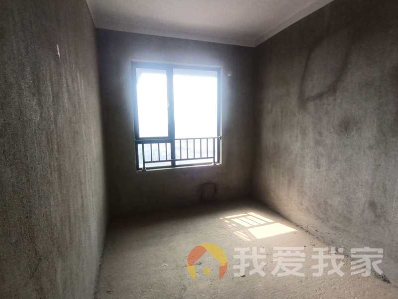 南昌我爱我家力高澜湖御景 南北通透，采光好 视野好，诚心出售