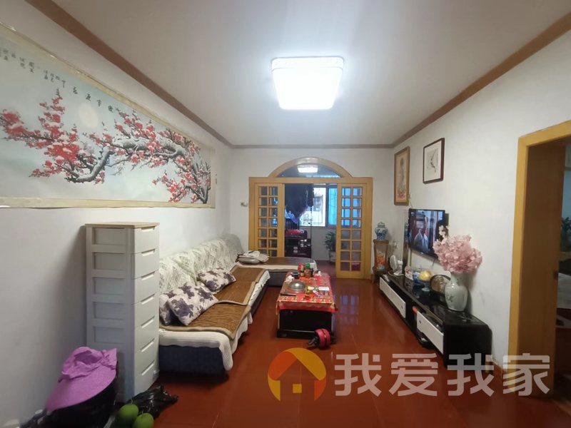 南昌我爱我家青山南路青山路住宅小区 南北通透，采光好 装修好，环镜优美 视野好，诚心出售