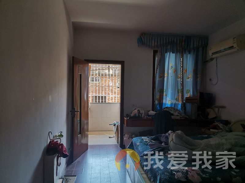 万福寺20号江袜宿舍 南北通透，采光好 装修好，环镜优美 视野好，诚心出售