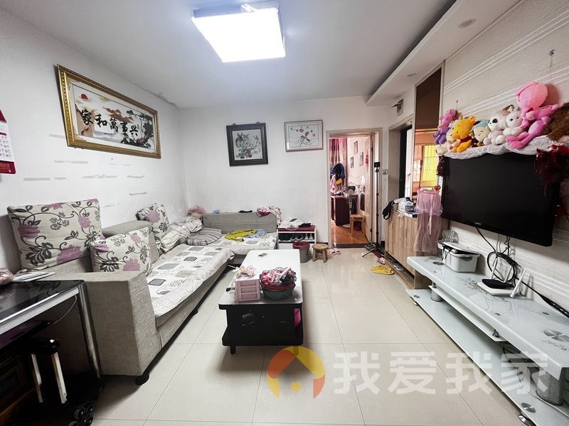 地铁口，清爽两房中间楼层  ，小区已经改造，方便停车