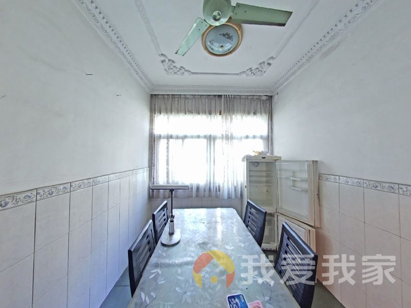 明星集团 南北通透，采光好 视野好，诚心出售