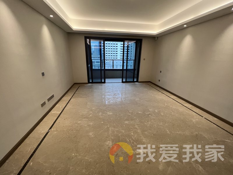 南昌我爱我家地标建筑八一商圈育新书包房精装四居近地铁