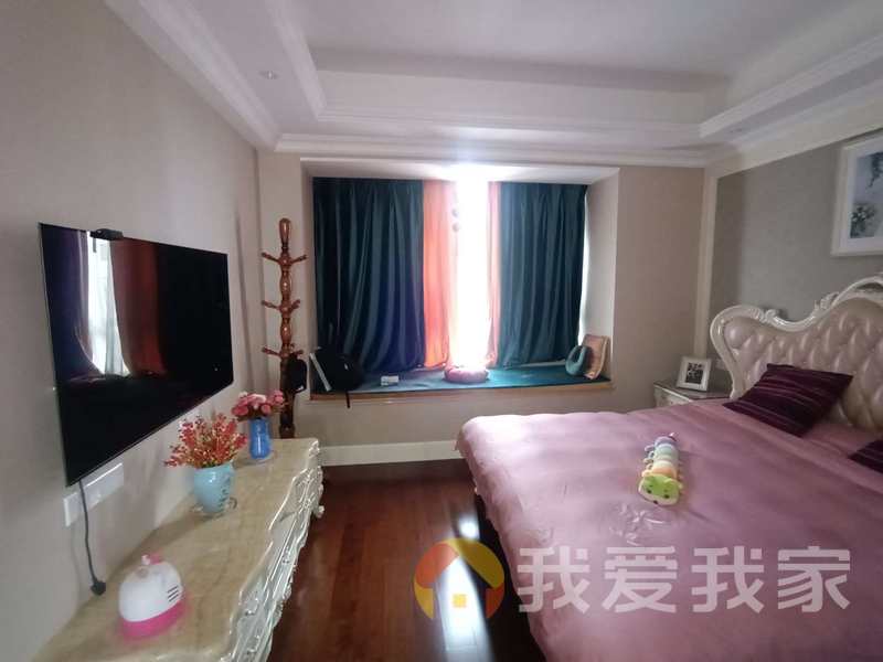 南昌我爱我家中海寰宇天下（阅湖居） 南北通透，采光好 装修好，环镜优美 视野好，诚心出售
