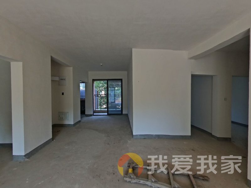 绿地国际博览城二期博峰 南北通透，采光好 近地铁 周边匹套完善，出行方便