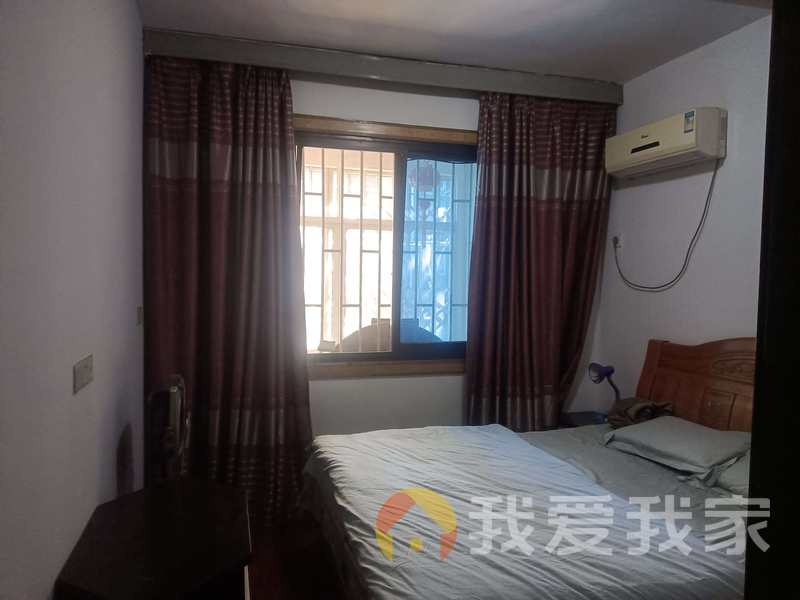 青山支路26号光明小区(发电厂宿舍) 南北通透，采光好 视野好，诚心出售