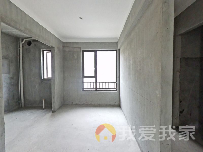 南昌我爱我家九颂山河时代城，毛坯三房的洋房，小区环境优美，生活娱乐购物便