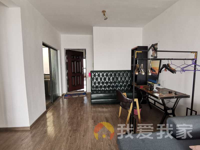 南昌我爱我家绿地国际博览城一期藏珑 南北通透，采光好 装修好，环镜优美 近地铁 视野好，诚心出售