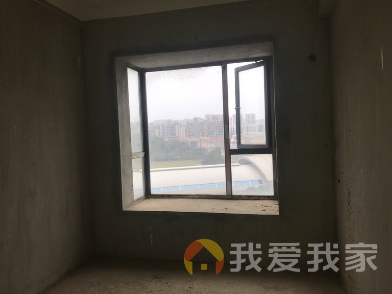 万科璞悦里（江中御墅）一期 南北通透，采光好 装修好，环镜优美 中间楼层