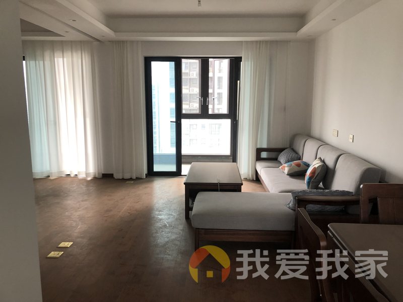 南昌我爱我家华侨城万科二期 南北通透，采光好 中间楼层