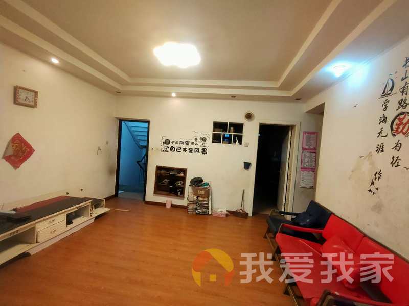 荣昌小区 南北通透，采光好 装修好，环镜优美 近地铁 中间楼层