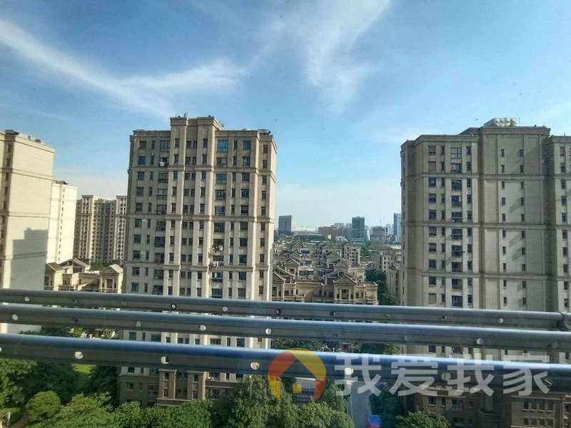 博泰生命树 南北通透，采光好 装修好，环镜优美 中间楼层