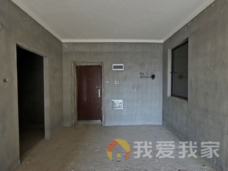 鸿海满园 南北通透，采光好 视野好，诚心出售