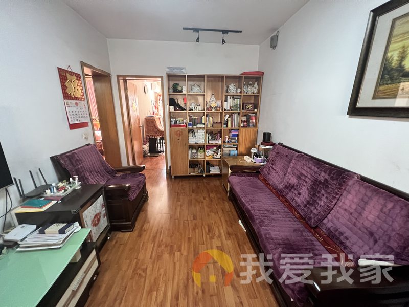 南昌我爱我家苏圃路1号二中宿舍 南北通透，采光好 装修好，环镜优美 近地铁 视野好，诚心出售