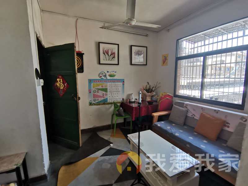 金盘路46号食品厂宿舍 南北通透，采光好 装修好，环镜优美 视野好，诚心出售