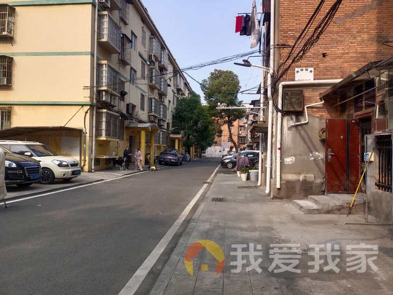 南昌我爱我家丁公路南柴宿舍 南北通透，采光好 装修好，环镜优美 近地铁