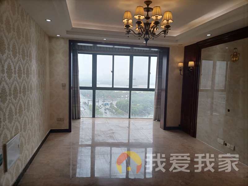 澄湖春天 南北通透，采光好 装修好，环镜优美 视野好，诚心出售