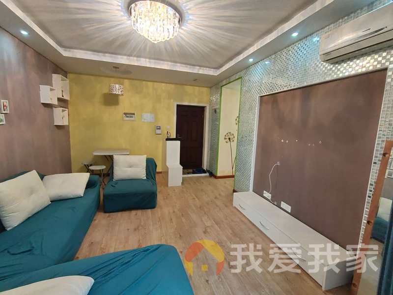 南昌我爱我家小区出入方便，临近新城吾悦广场，读艾溪湖三中，中间楼层