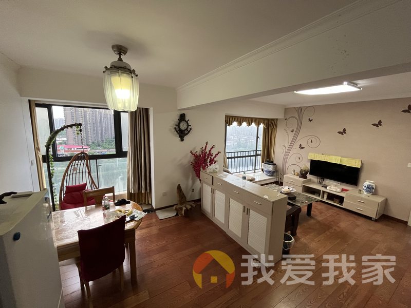 电梯房，三面看湖，湖景房，三面落地窗，采光非常充足，