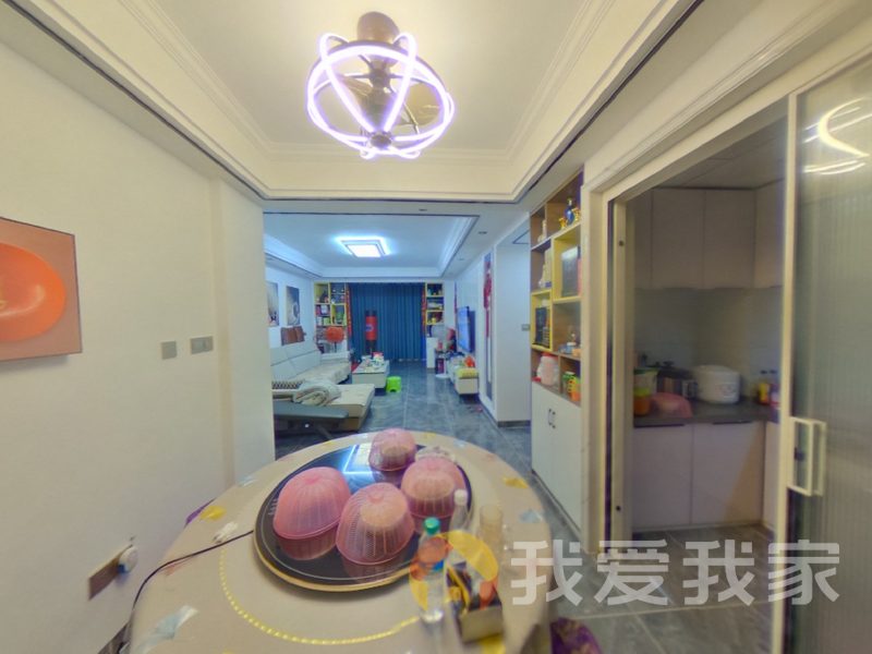 正荣大湖之都朗逸湾送院子小三房，临湖边近，出入方便。