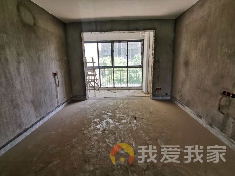 南昌我爱我家新建城B5区 南北通透，采光好 近地铁 周边匹套完善，，出行方便