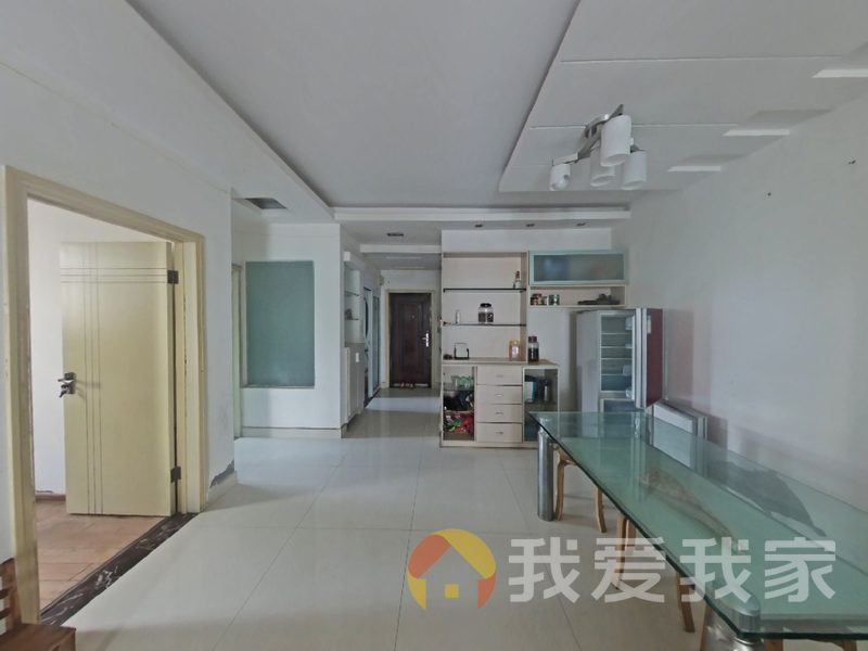 房型好，阳光充足。2.性价比很高，单价同比该小区同类房源低，