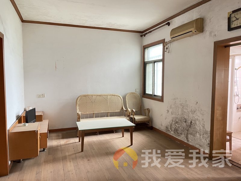 南昌大学附近，梦时代广场，新出两房，房东诚售，不容错过。