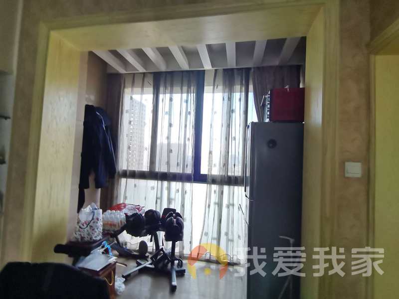 隆鑫广场 南北通透，采光好 装修好，环镜优美 近地铁 视野好，诚心出售