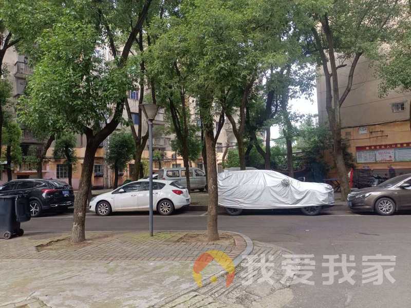 南昌我爱我家丁公路 南北通透，采光好 装修好，环镜优美 近地铁 视野好，诚心出售