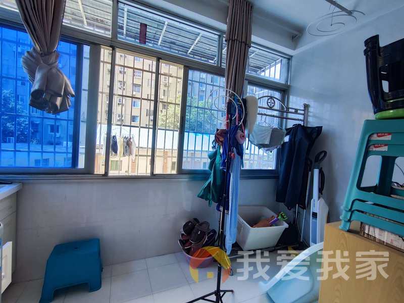 福山巷81号公安局宿舍 南北通透，采光好 装修好，环镜优美 近地铁 中间楼层