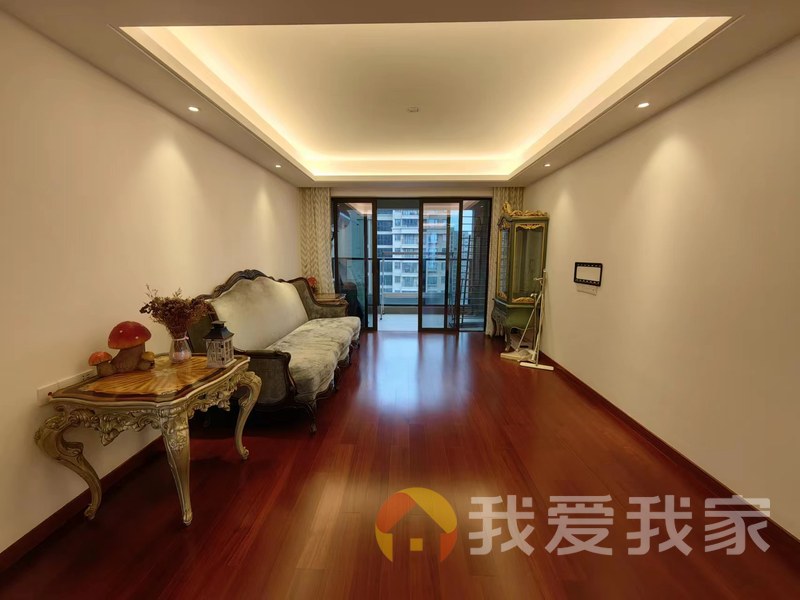 南昌我爱我家九龙湖南北通透精装三房，楼下地铁站，九年制学校，拎包入住。