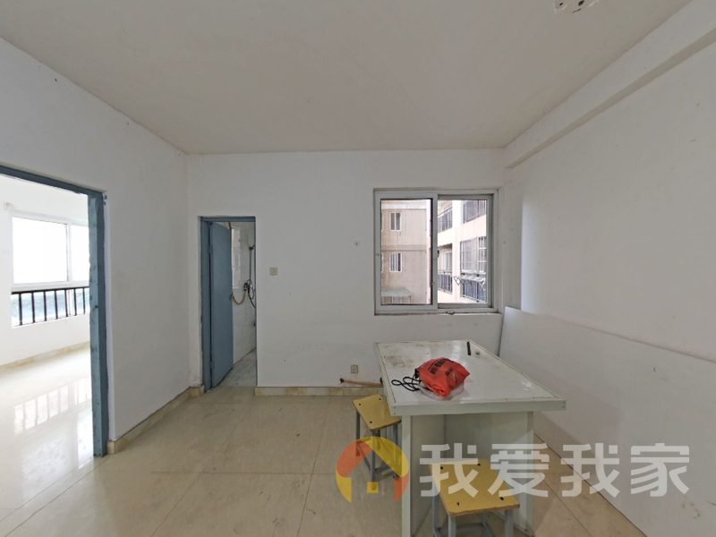 配套齐全，小区环境优美，基座，安静，舒适附近有菜市场，超市地理位置优越，繁华地段出行方便
