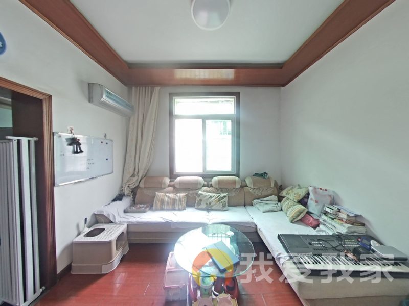 ，住于小区中间，位置不临，环境安静，前后无遮档，居住舒适