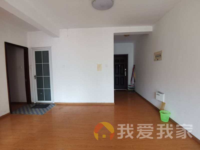 万达文化旅游城小三房。采光视野很好。近学校。诚心卖。