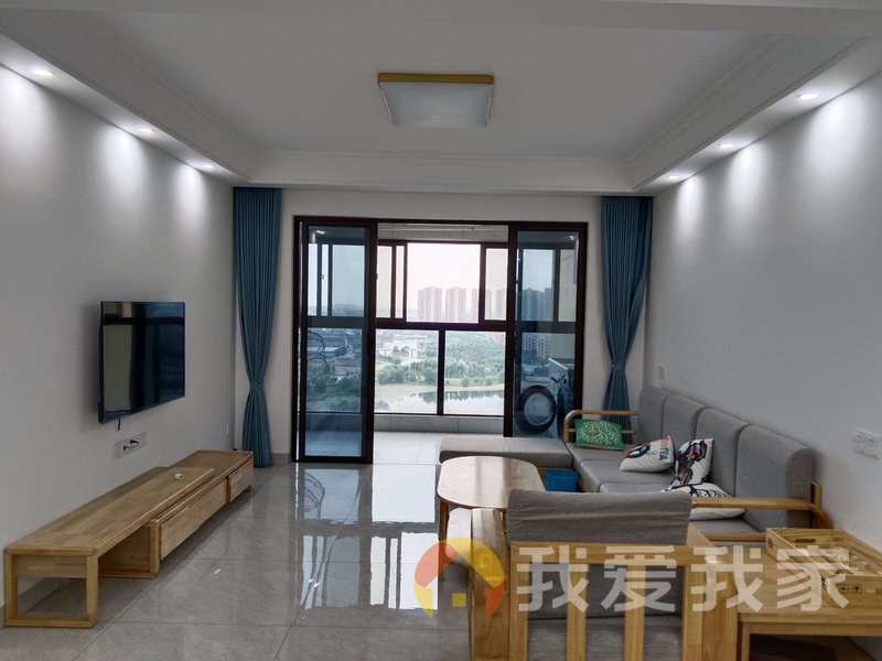新力愉景湾 南北通透，采光好 装修好，环镜优美 中间楼层