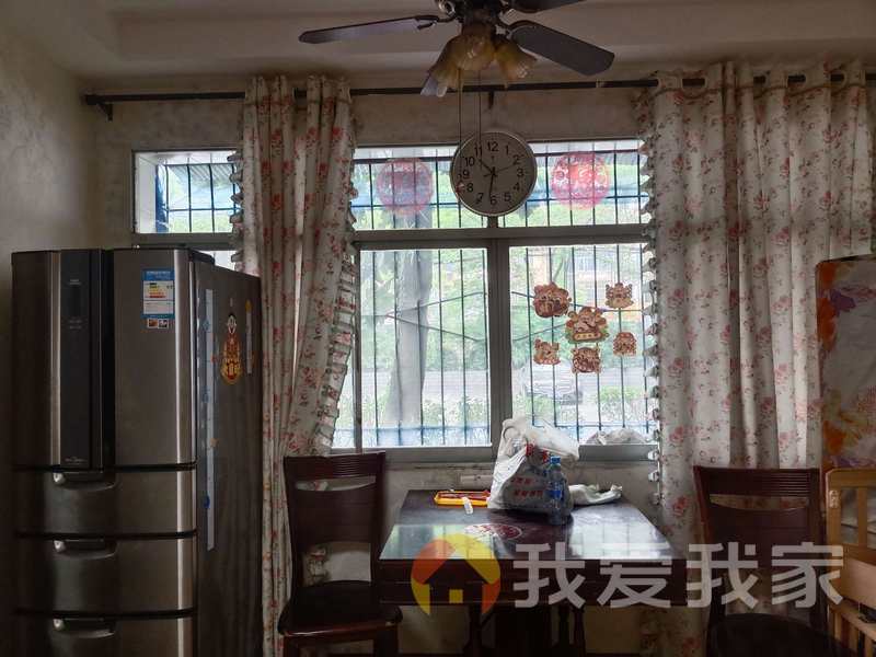 贤士二路1号干休所宿舍 南北通透，采光好 装修好，环镜优美 周边匹套完善，，出行方便