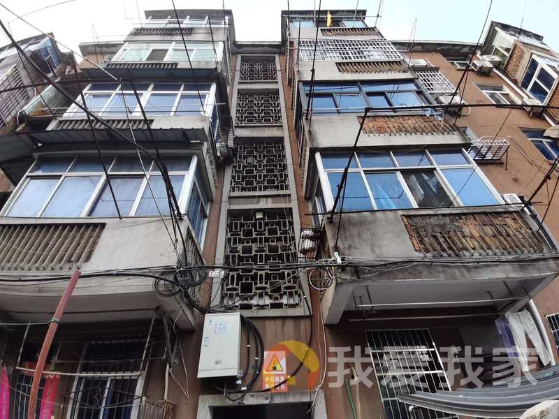 南昌我爱我家青山湖南钢生活区 南北通透，采光好 装修好，环镜优美 视野好，诚心出售