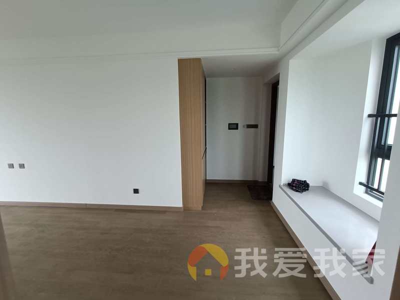 南昌我爱我家华侨城万科五期云域 南北通透，采光好 装修好，环镜优美 中间楼层