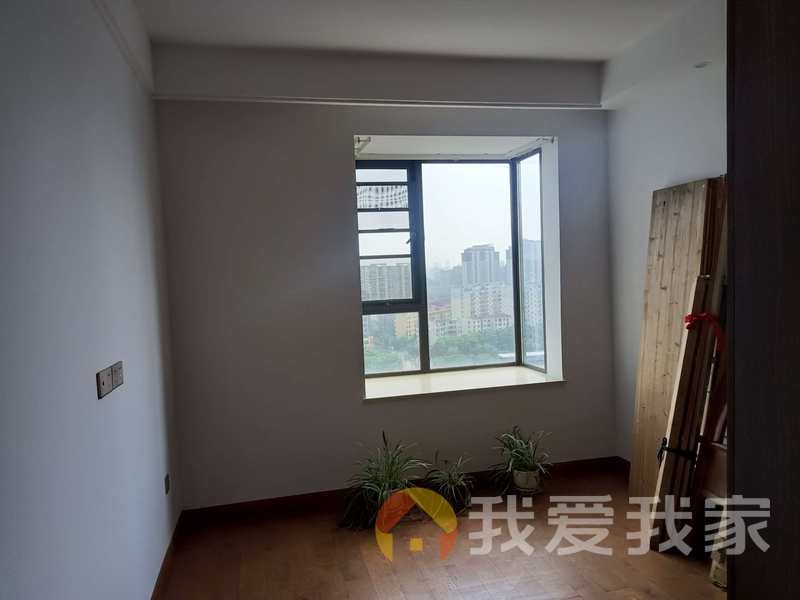 南昌我爱我家江湾豪庭 南北通透，采光好 装修好，环镜优美 近地铁 中间楼层