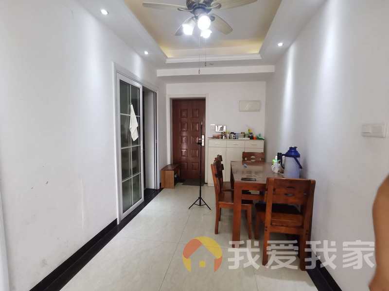 南昌我爱我家绿地新都会 南北通透，采光好 装修好，环镜优美 近地铁 中间楼层