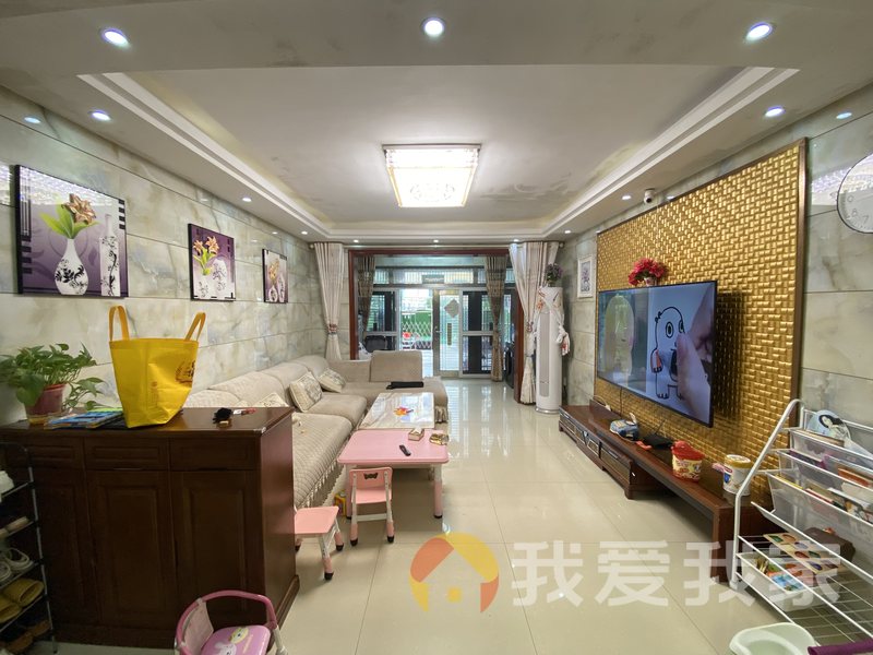 南昌我爱我家平安象湖风情 南北通透，采光好 装修好，环镜优美 视野好，诚心出售