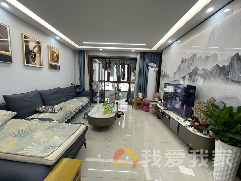 新琚花园 南北通透，采光好 装修好，环镜优美 中间楼层