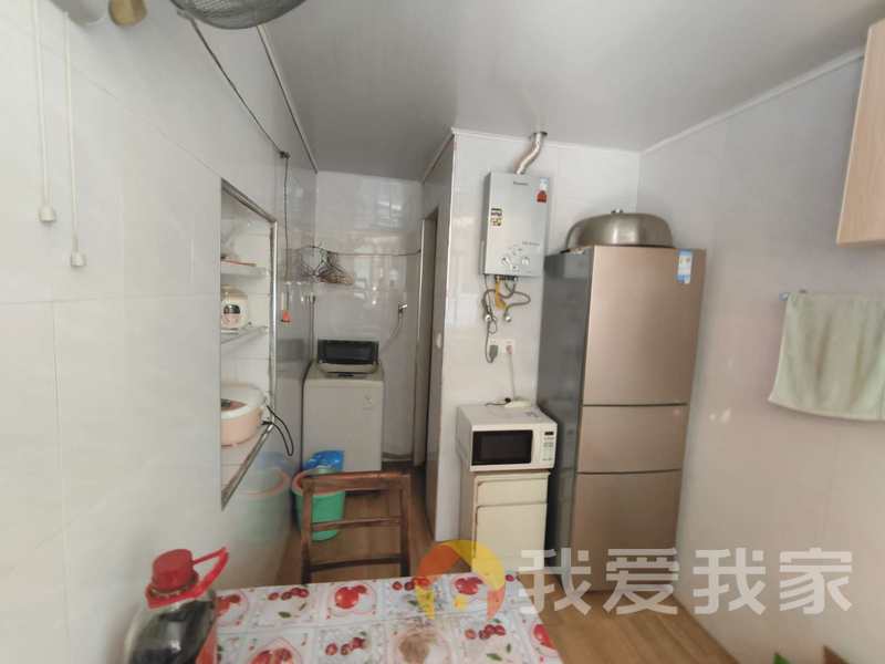 铁路八村 南北通透，采光好 装修好，环镜优美 周边匹套完善，，出行方便