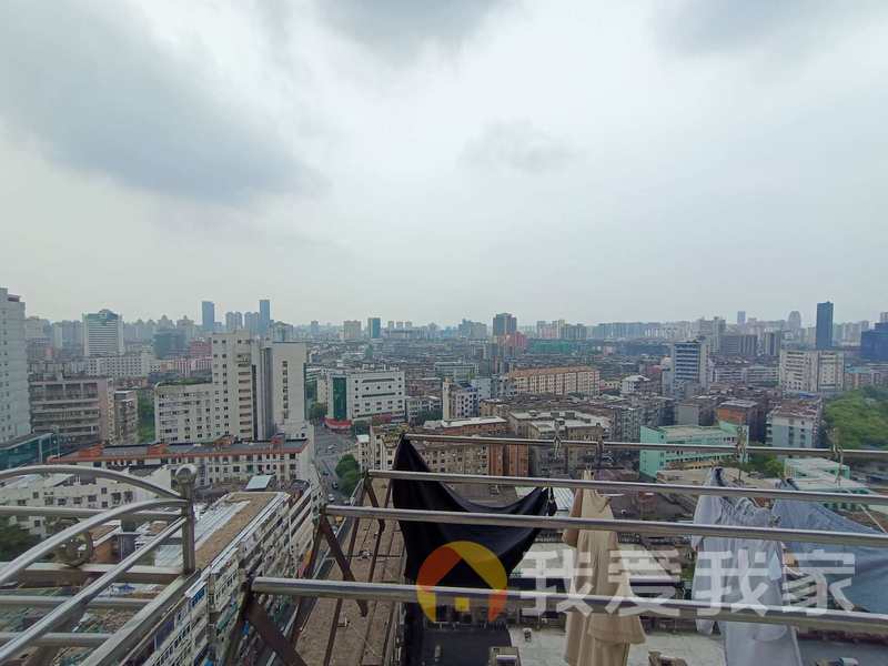 中山路104号交通支队宿舍 南北通透，采光好 装修好，环镜优美 视野好，诚心出售